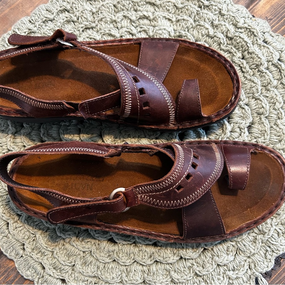Like New Women’s NAOT Leather sandals Size 8 (39)